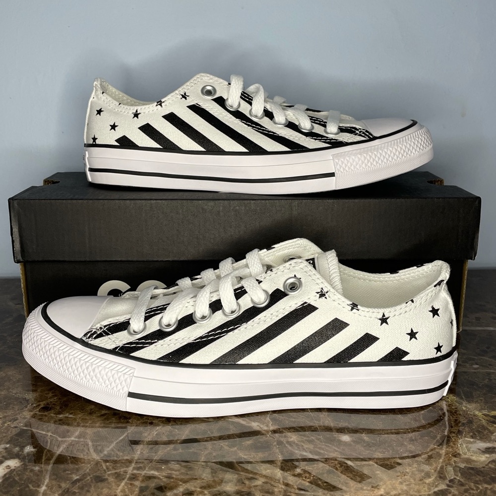Converse Stars & Strips men 4.5/ women 6.5